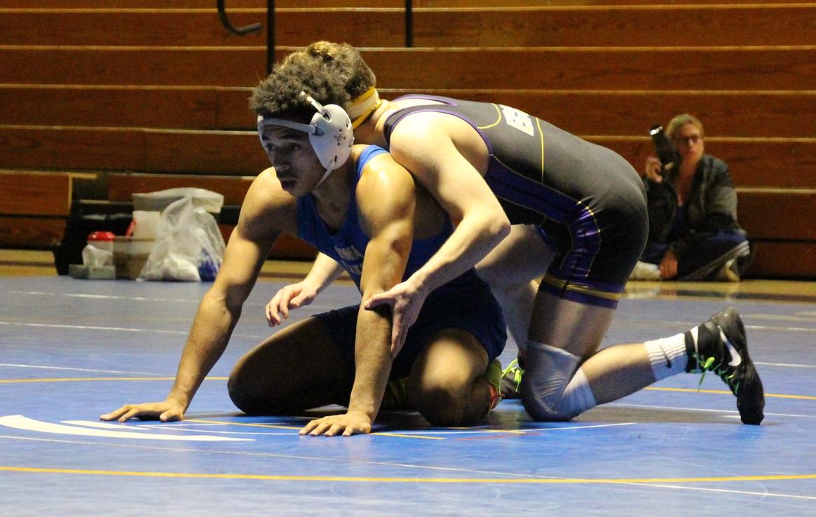 Wrestlers Compete at Grand View Open