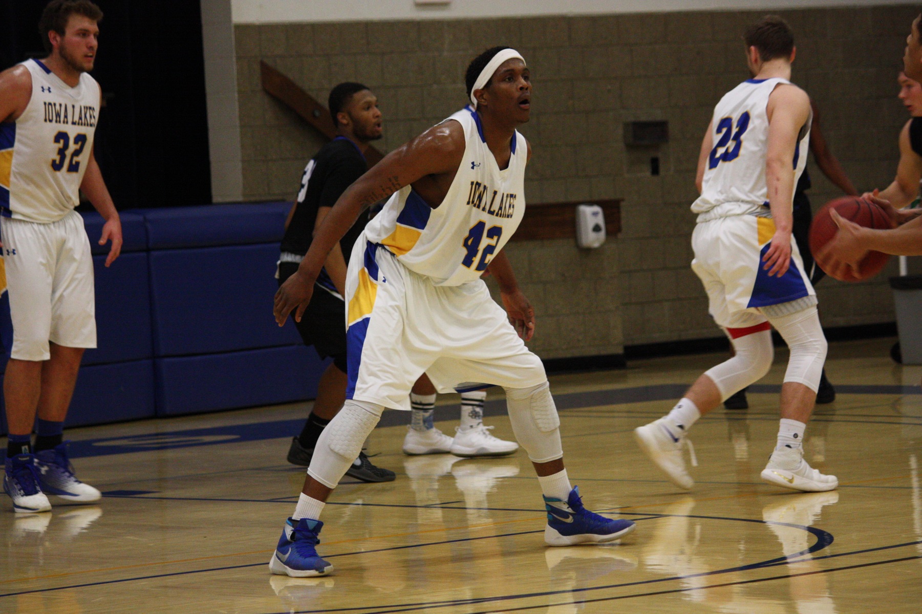 Iowa Lakes Men's Basketball Host Iowa Central Tritons in First Round of Conference Tournament